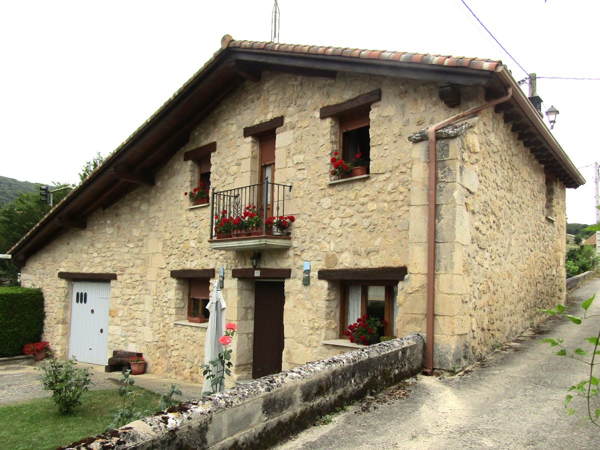 Etxea, Azazeta Arraia-Maeztu
