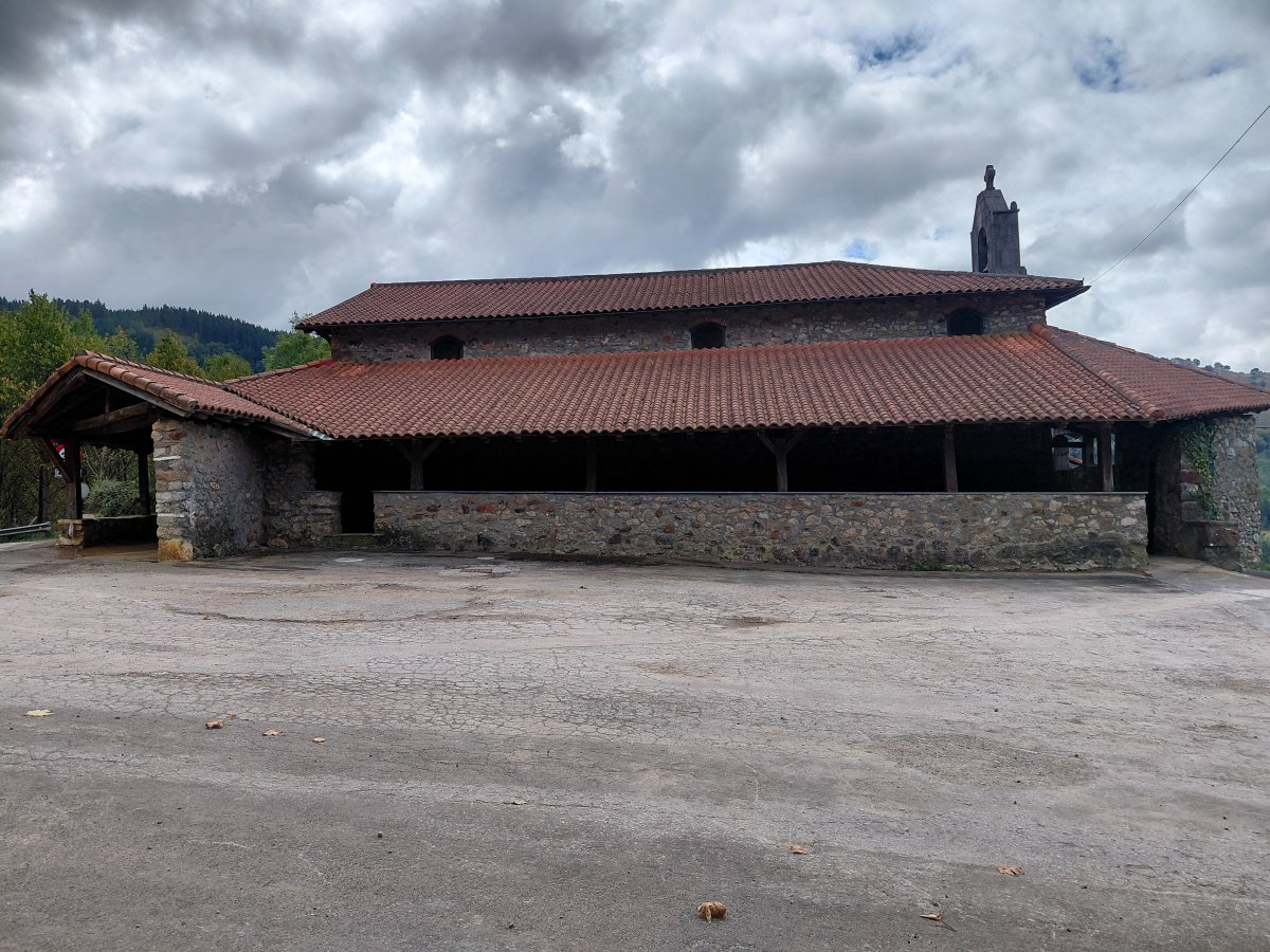 San Juan eta San Antolin Ermita. Dima (Oba)