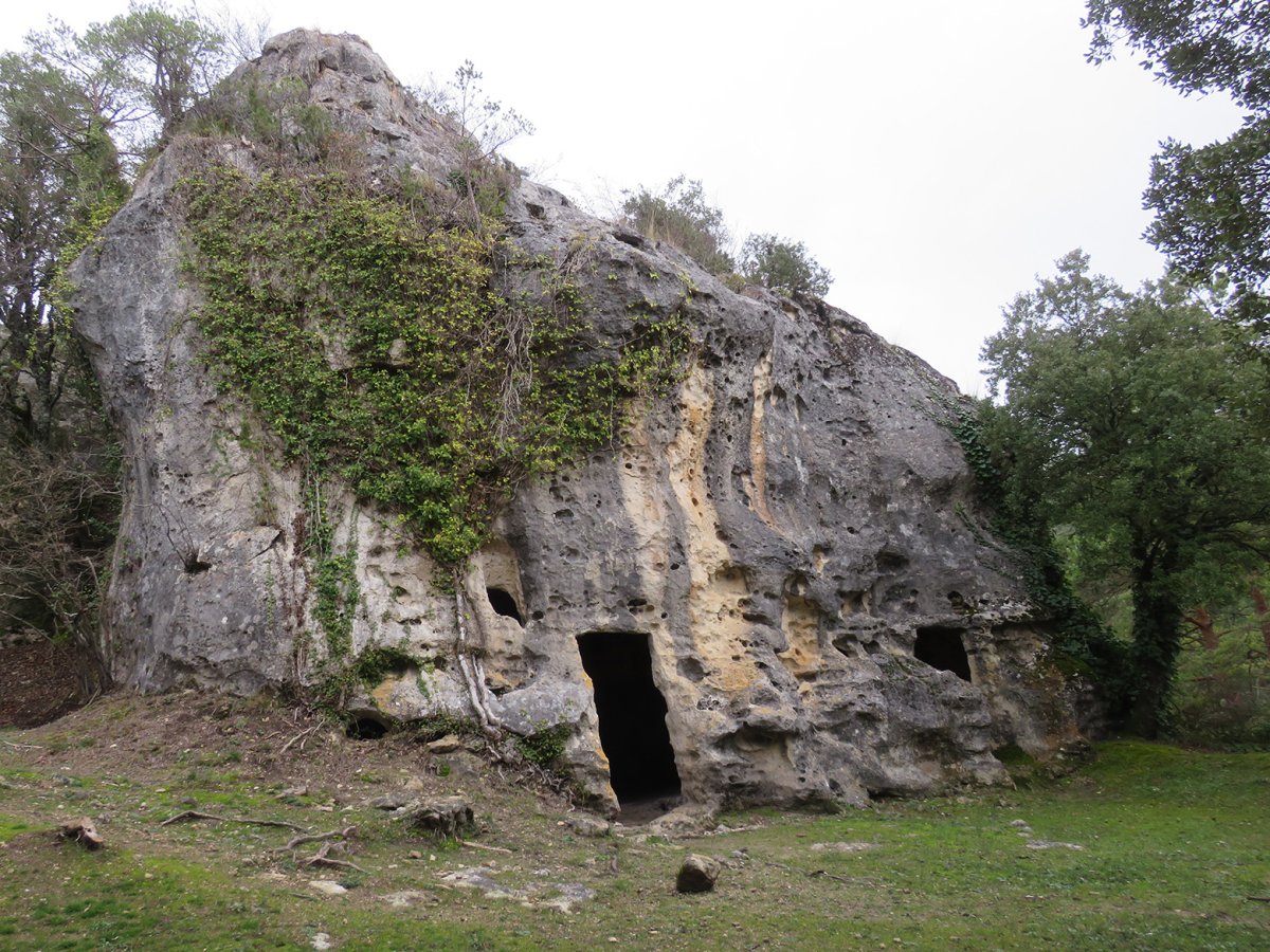 Cuevas de los Moros nekropolia, Corro-Gaubea