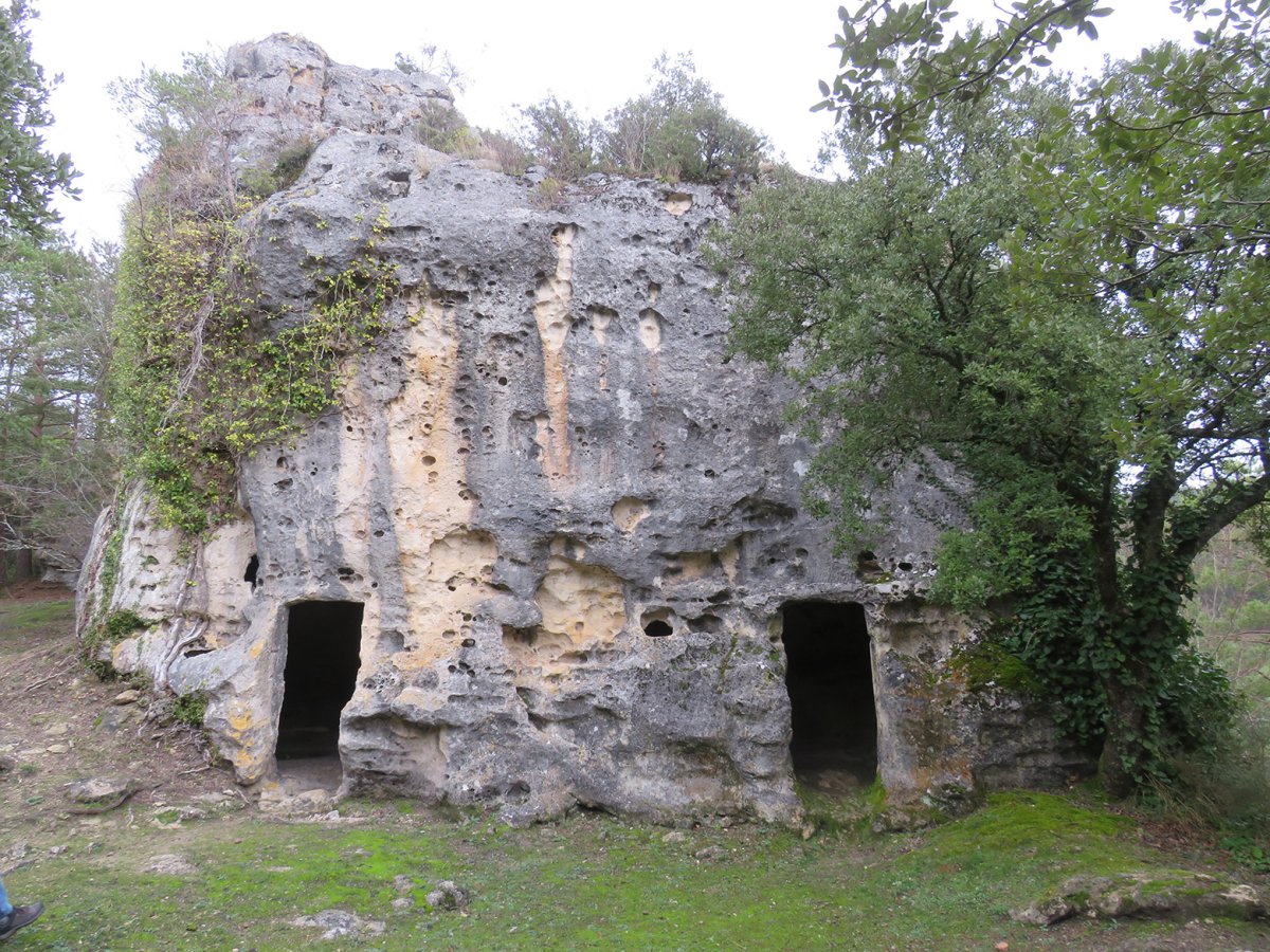 Cuevas de los Moros nekropolia, Corro-Gaubea