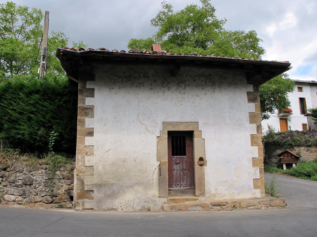 Gurutze Santua ermita Zegama aldean