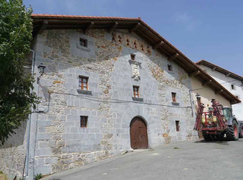 Herriko etxea, Albiasu