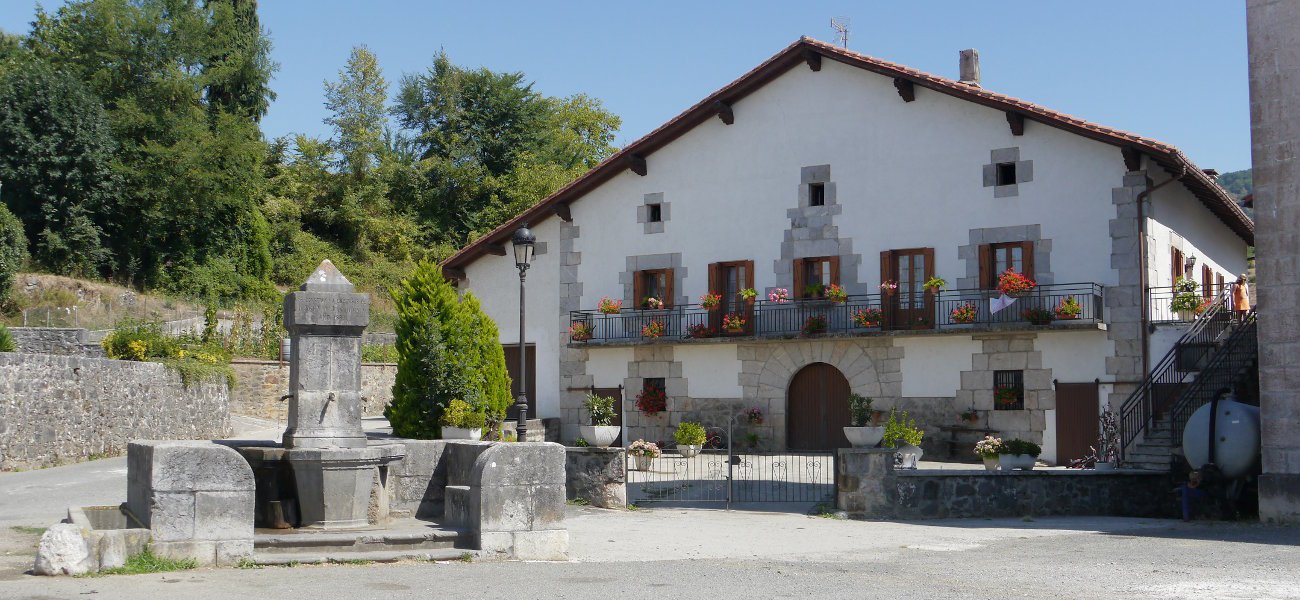 Iturria eta herriko etxea, Aldatz