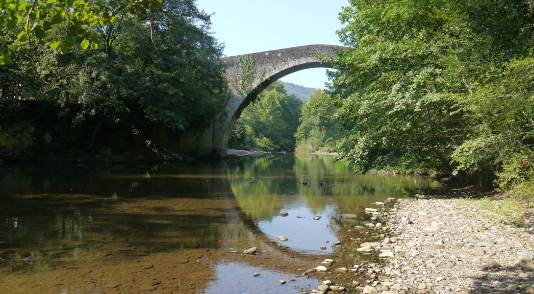 Erreparatzeako zubia Bidasoa gainean, Oieregi aldean