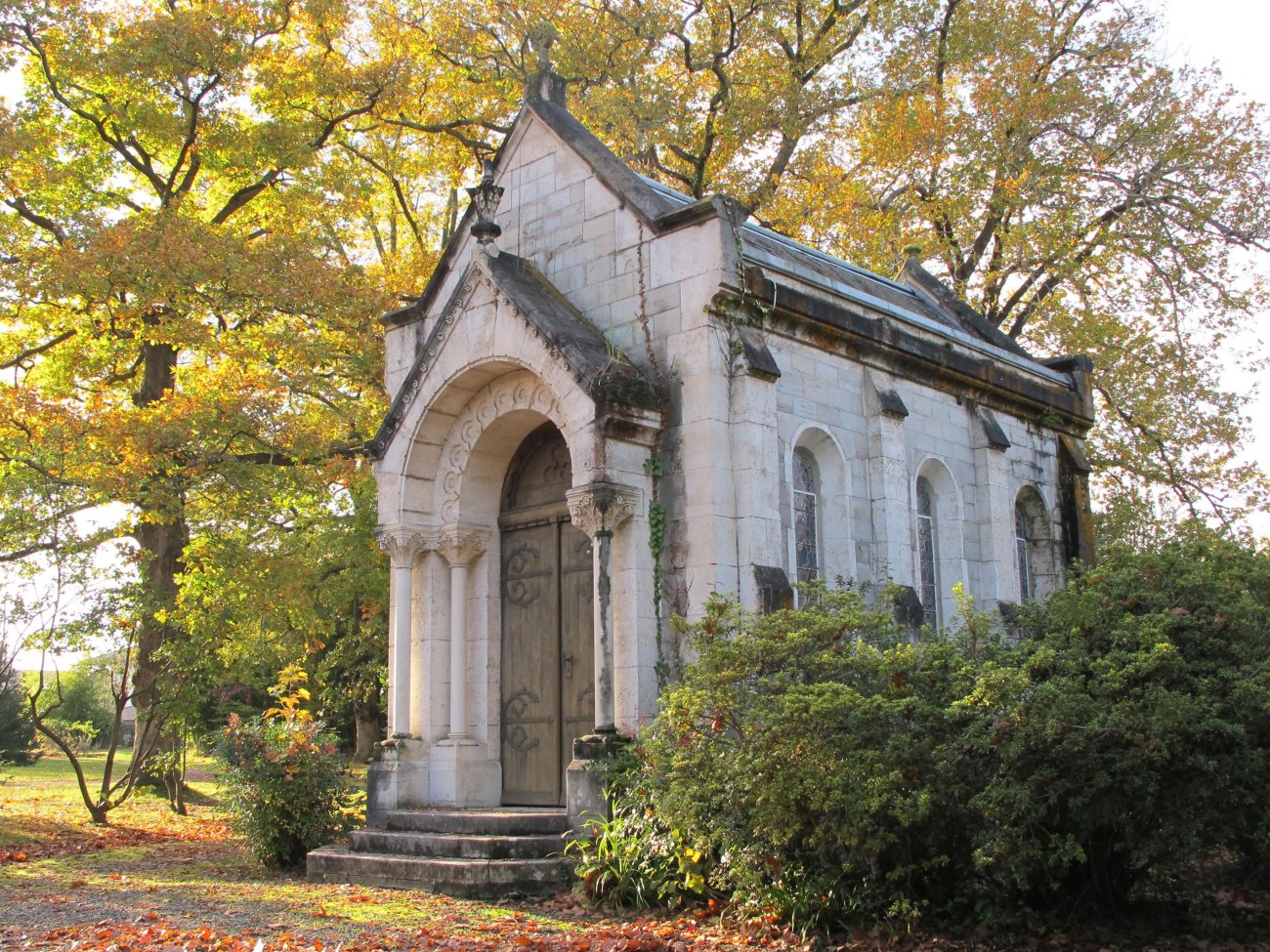Chouhour ermita, Hiriburu
