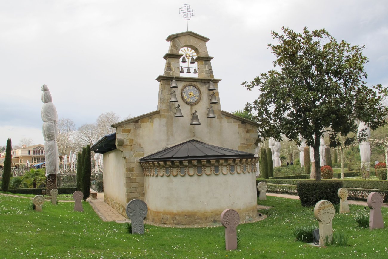 Notre Dame des Sources ermita, Kanbo