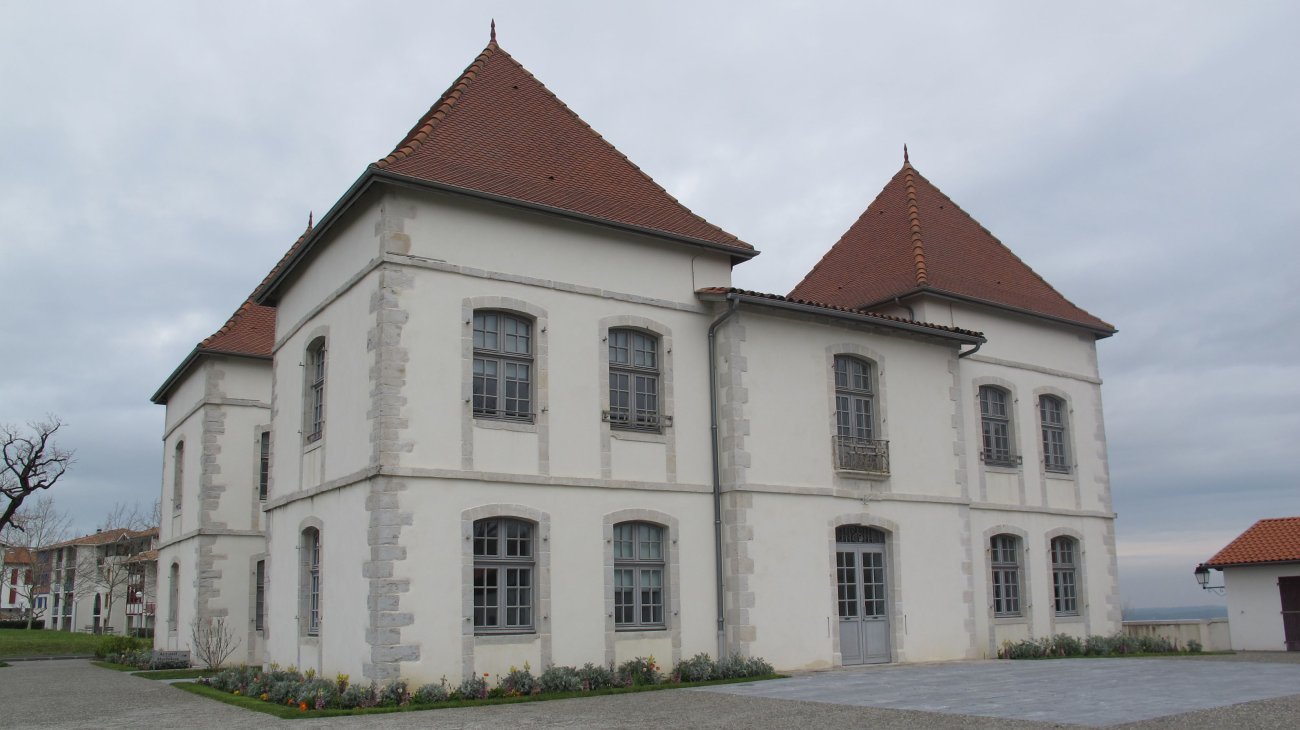 Agerria jauregia (Udaletxea), Mugerre