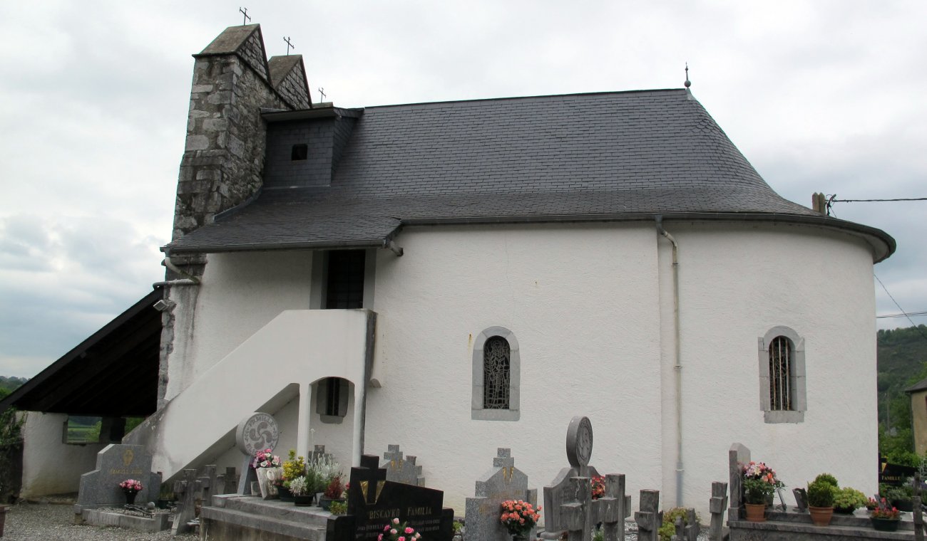 Saint Etienne eliza, Astüe