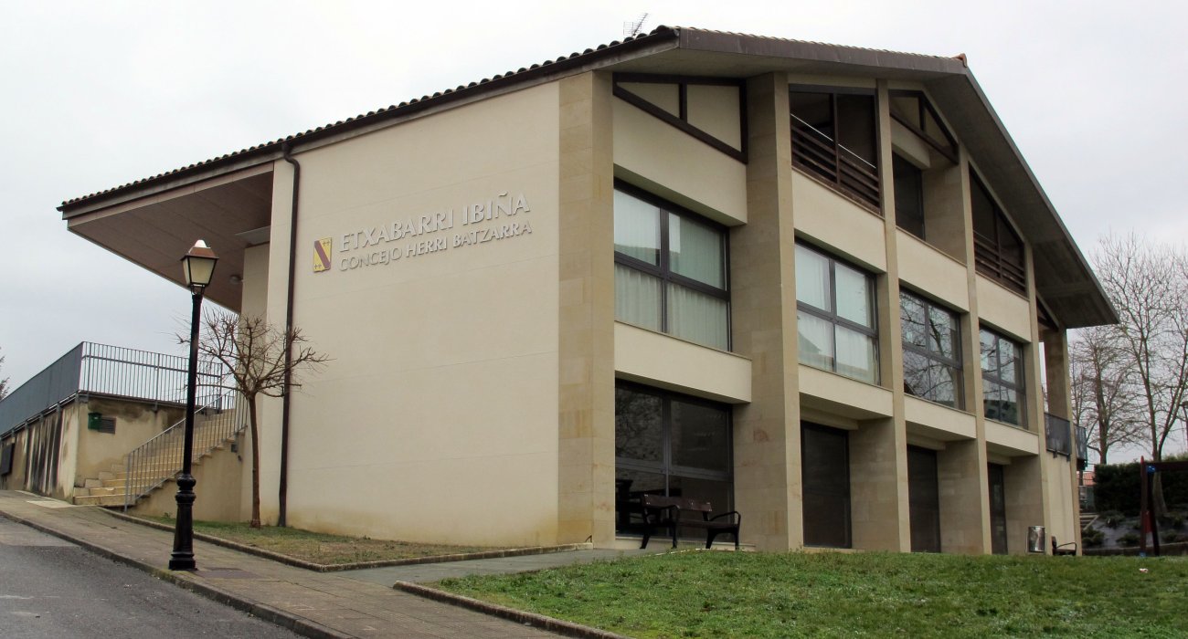 Udaletxea, Etxabarri Ibiña