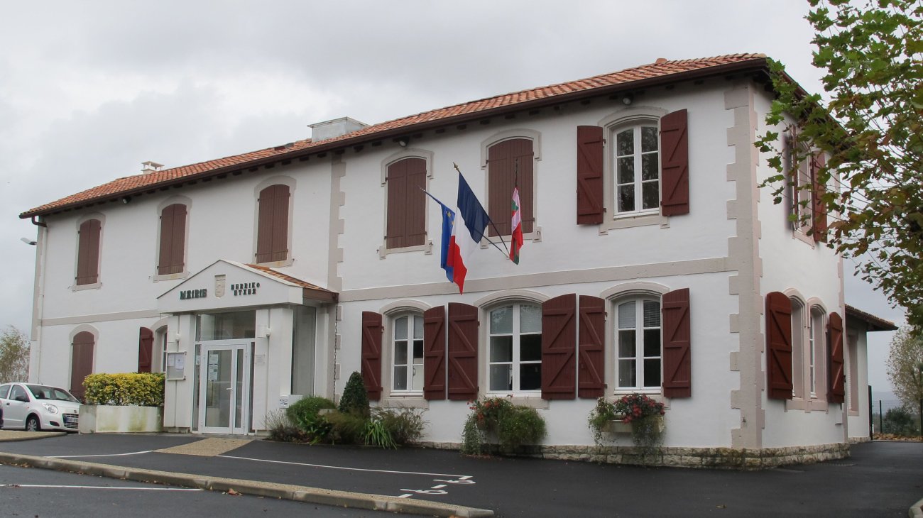 Udaletxea, Basusarri