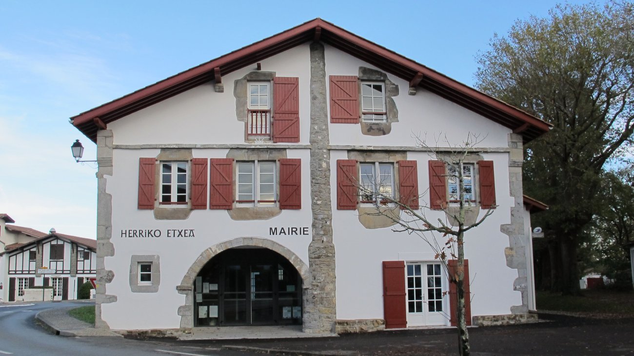 Udaletxea, Larresoro