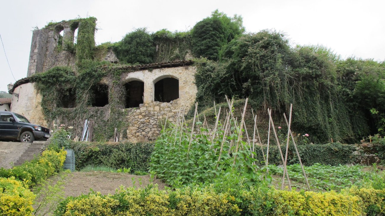 San Pedro (zaharra) eliza, Almandoz