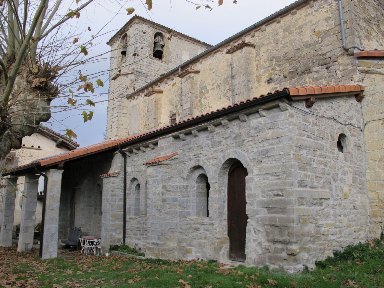 San Juan Bautista eliza, Etsain-Anue