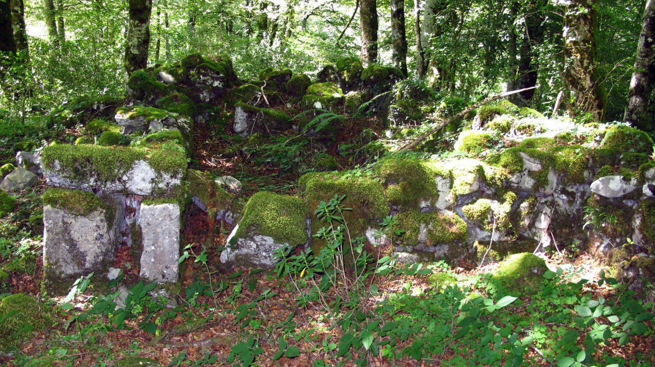 Atako elizaren hondakinak, Ata-Uharte Arakil