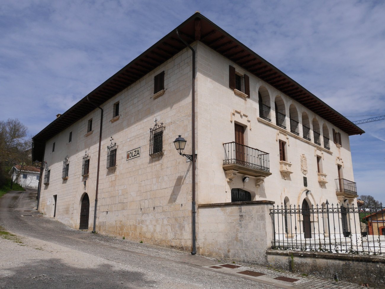 Doussinague jauregia, Oltza