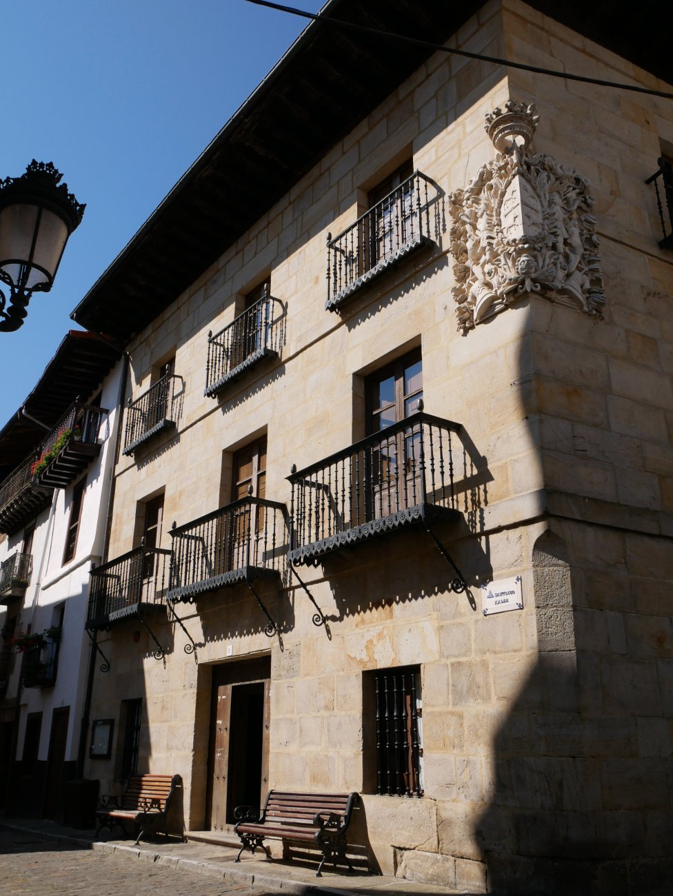 Garro jauregia, Leintz Gatzaga