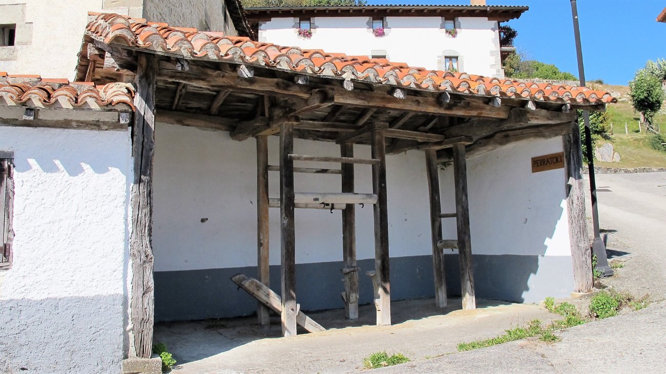 Perratokia, Igoa-Basaburua