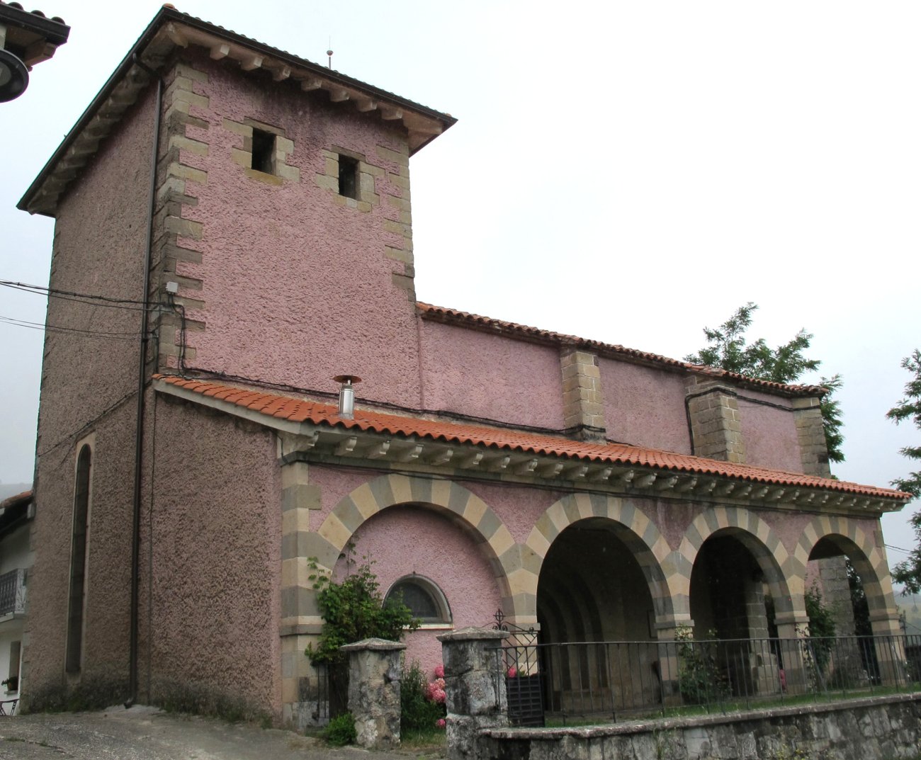 San Saturnino eliza, Lintzoain-Erroibar