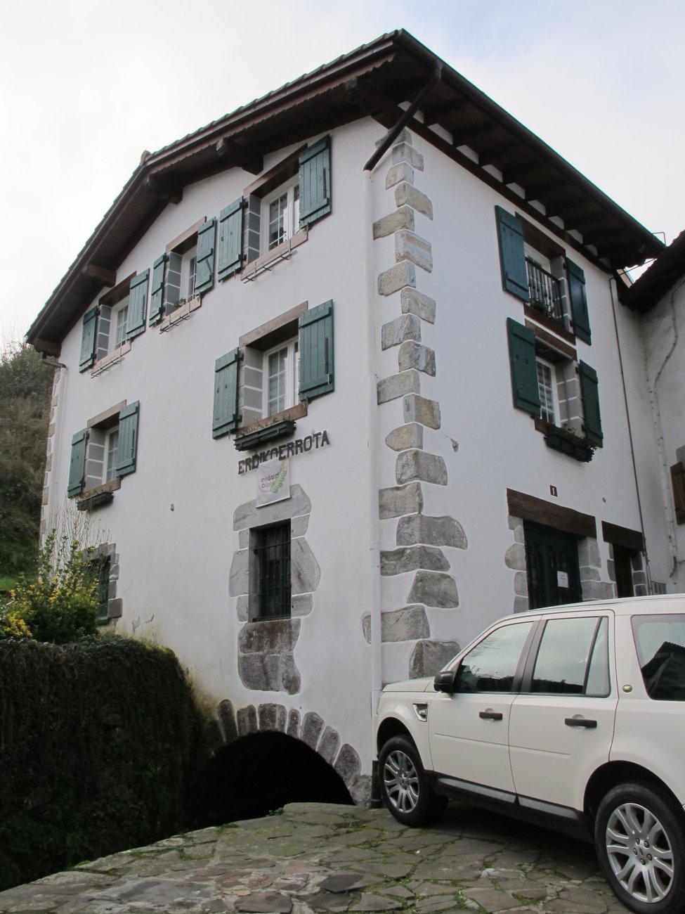 Erdikoerrota, Lesaka