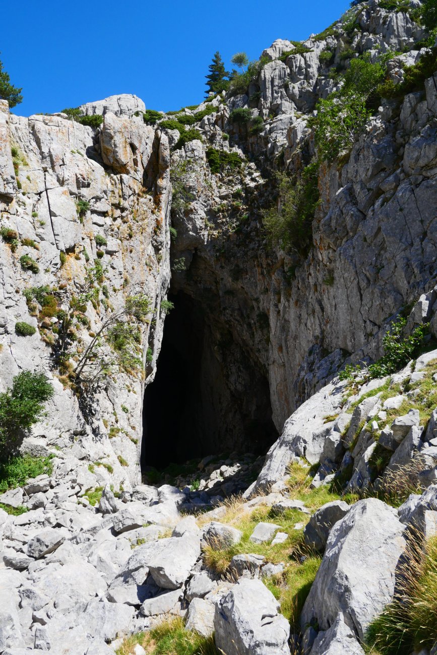 Ezkarreko Pasabideko koba