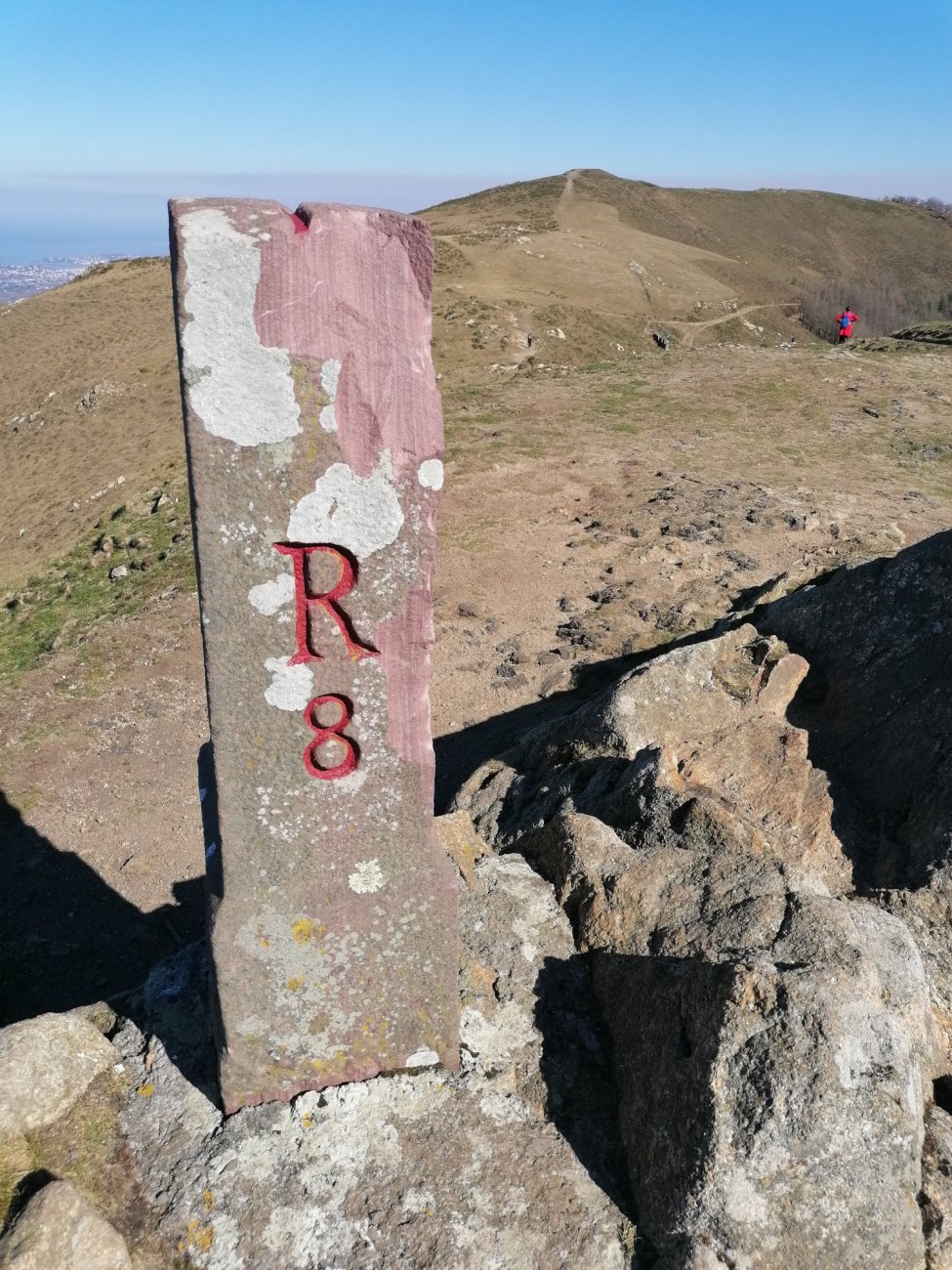 R8 mugarria, Zigorriaga