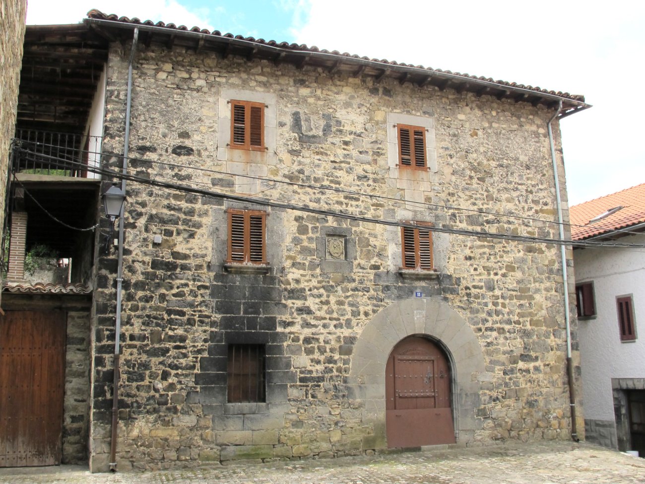 Maisterra etxea, Garde