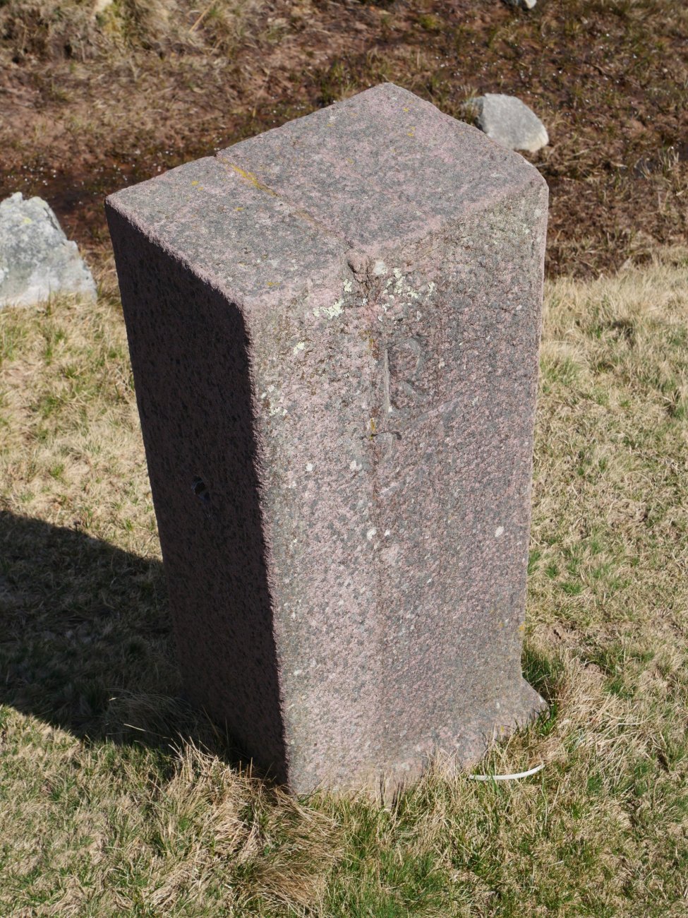 27. mugarria Larrunen