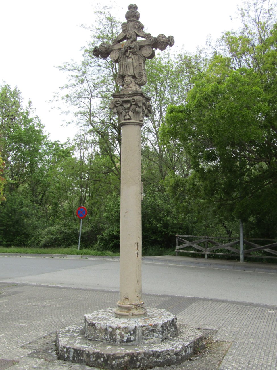 Hilerriko kruzeroa, Iruñea