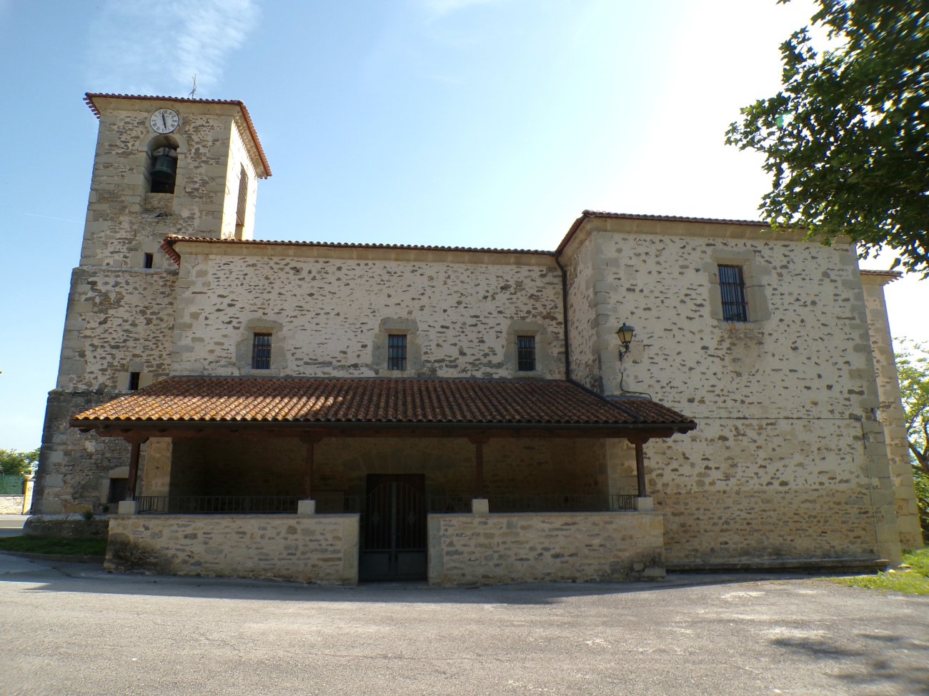 San Julián eta Santa Basilisa Eliza. Aiara (Izoria)
