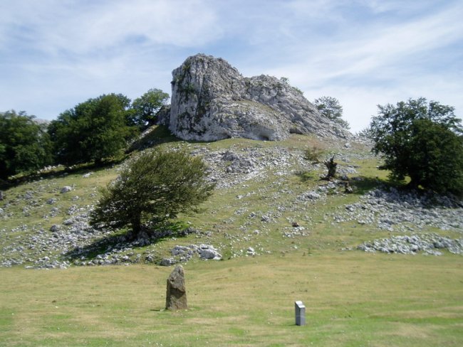 Zorrotzarri zutarria eta Peruaitz