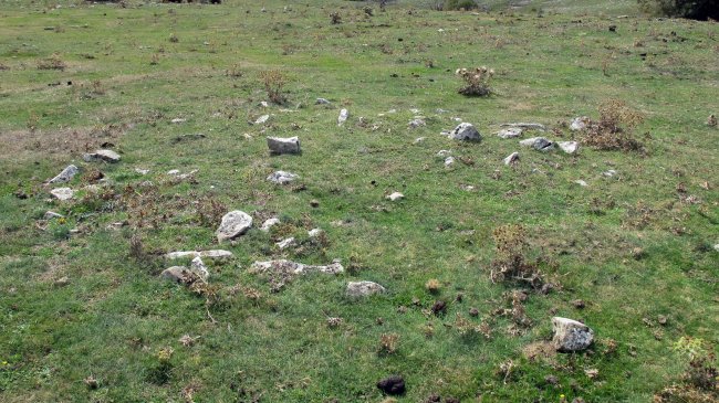 Entremedio 3 mendebal tumulua, Andia